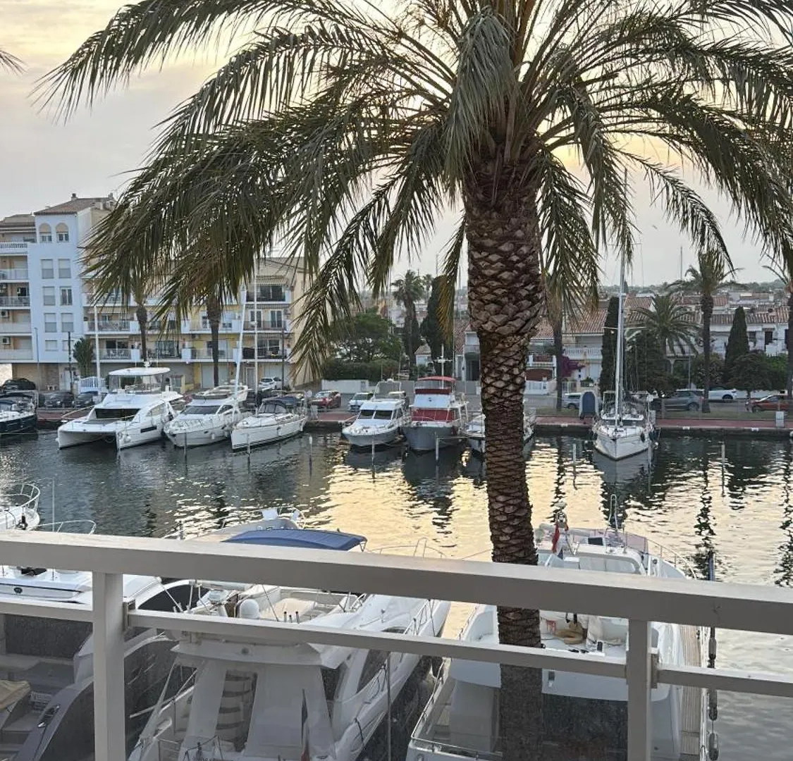 Exclusive Apartament With Canal Views Empuriabrava